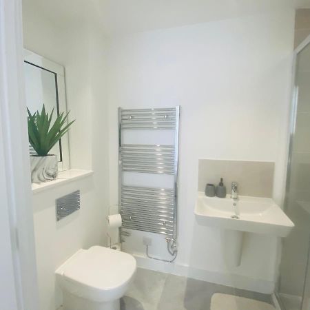 Stylish New Built Apartment Manchester Bagian luar foto