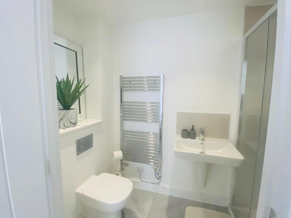 Stylish New Built Apartment Manchester Bagian luar foto